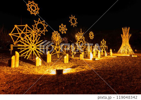 幻想的で美しい日本庭園　ライトアップ竹あかり風景「旧細川刑部邸限定公開と紅葉ライトアップ」(熊本市) 119048342