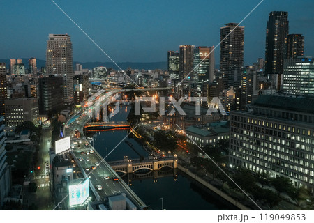 黄昏時の大阪・中之島、御堂筋方面の眺め 黄昏時の大阪・中之島、御堂筋方面の眺め 119049853