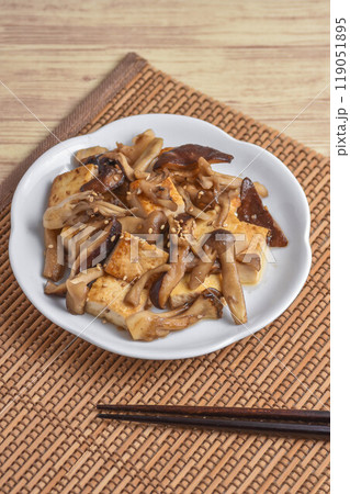 豆腐とキノコのオイスターソース炒め 豆腐とキノコのオイスターソース炒め 119051895