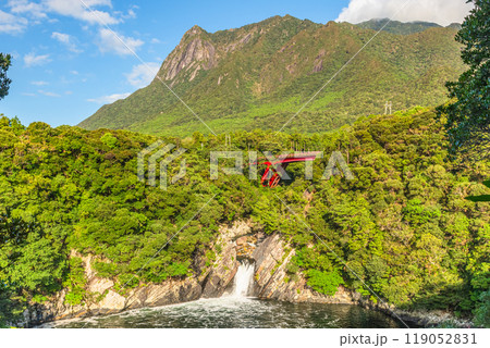 世界自然遺産モッチョム岳とトローキの滝　屋久島(秋 119052831
