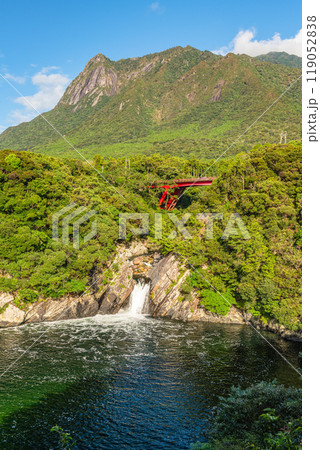 世界自然遺産モッチョム岳とトローキの滝 屋久島(秋 世界自然遺産モッチョム岳とトローキの滝 屋久島(秋 119052838