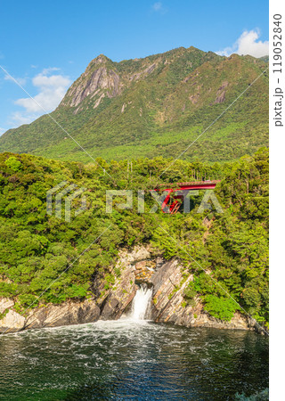 世界自然遺産モッチョム岳とトローキの滝 屋久島(秋 世界自然遺産モッチョム岳とトローキの滝 屋久島(秋 119052840