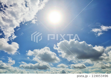夏の青空と雲 そして太陽 夏の青空と雲 そして太陽 119053496