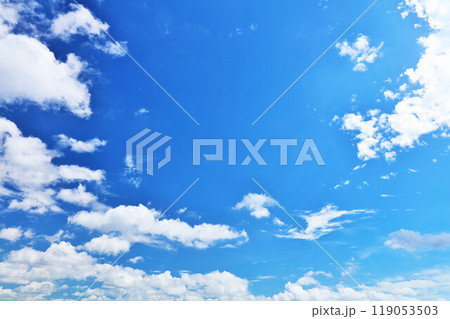 夏の青空と雲 119053503