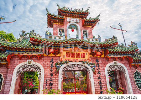 ancient red Asian gate to the Hoi Quan Phu Kien Buddhist pagoda in old town in Hoi An in Vietnam in Asia 119054128