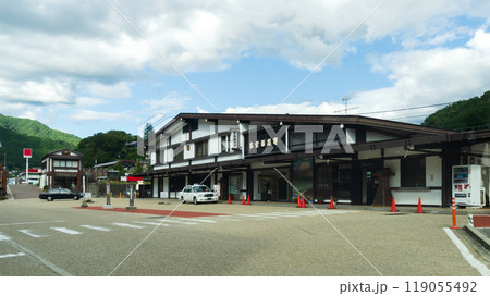 長野県/木曽福島駅の駅舎とロータリー 長野県/木曽福島駅の駅舎とロータリー 119055492