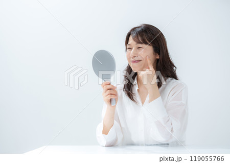女性　スキンケア	 119055766