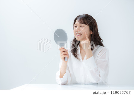 女性 スキンケア 女性 スキンケア 119055767