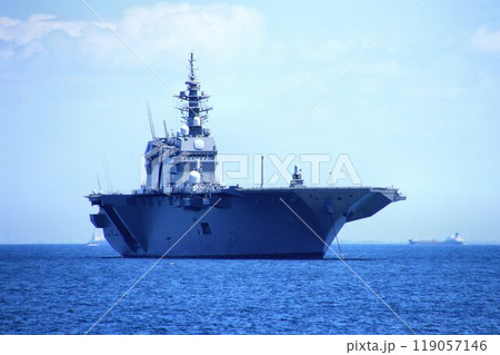 横須賀沖に錨泊する… 護衛艦いずも 横須賀沖に錨泊する… 護衛艦いずも 119057146