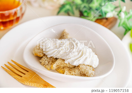 ホイップクリームを乗せた紅茶のシフォンケーキ ホイップクリームを乗せた紅茶のシフォンケーキ 119057158