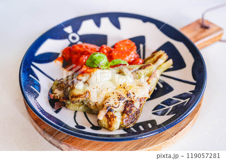 ナスのチーズ焼き　トマトソース添え 119057281