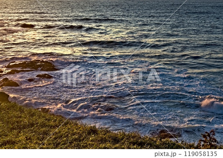 霧多布岬の静かな日の出 119058135
