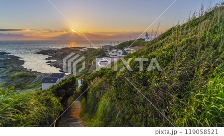 神奈川の観光名所、「城ヶ島」の夕景【神奈川県・三浦市】 119058521