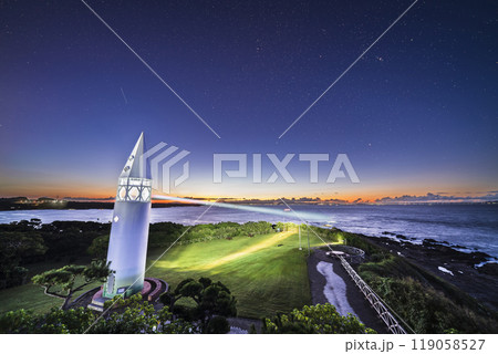 神奈川県立城ヶ島公園の夜明け、「安房崎灯台」と満天の星空【神奈川県・三浦市】 神奈川県立城ヶ島公園の夜明け、「安房崎灯台」と満天の星空【神奈川県・三浦市】 119058527