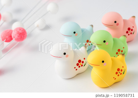 巳年(へびどし)の年賀状素材 干支 巳年(へびどし)の年賀状素材 干支 119058731