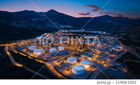 夜の石油精製工場 119061002
