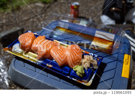 日本のスーパーマーケットで買って食べた意外とおいしい食べ物 119061095