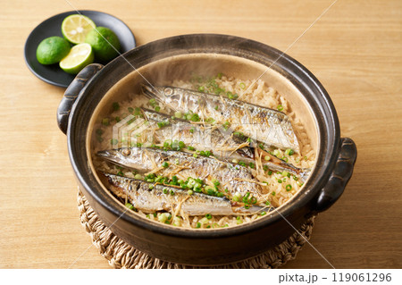 土鍋で炊いた秋刀魚ごはん 119061296