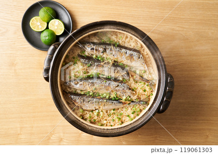 土鍋で炊いた秋刀魚ごはん 土鍋で炊いた秋刀魚ごはん 119061303