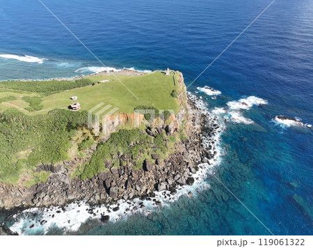 日本の最西端与那国島をドローンで空撮 119061322