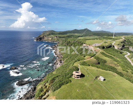 日本の最西端与那国島をドローンで空撮 119061323
