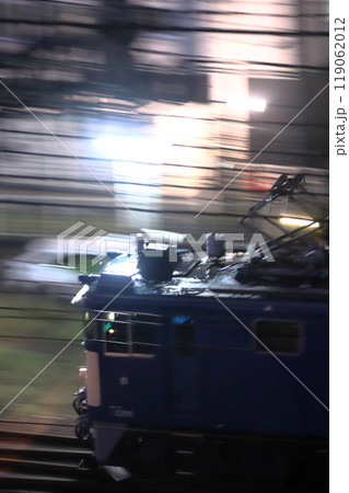 夜の高崎機関区(ぐんま車両センター)で入替作業をするEF64-1001号機_2024/10/5撮影 119062012