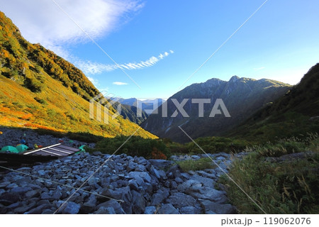 北アルプス 涸沢の絶景紅葉 北アルプス 涸沢の絶景紅葉 119062076