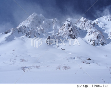 冬の木曽駒ヶ岳・千畳敷 119062178