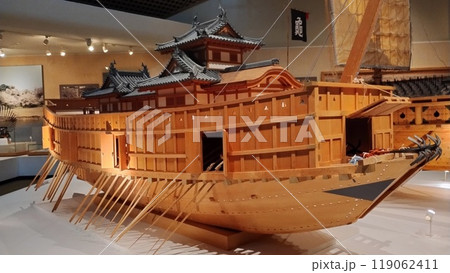 「戦国の海を駆けた巨船・安宅船（あたけぶね）の復元模型」 119062411