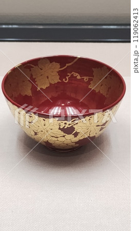 「伝統の技が光る蒔絵椀|朱と金の雅なコントラスト」 「伝統の技が光る蒔絵椀|朱と金の雅なコントラスト」 119062413