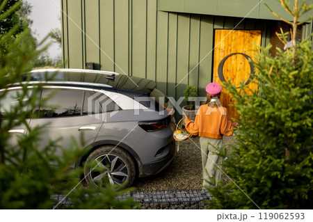 Returning Home to a Modern Sanctuary Returning Home to a Modern Sanctuary 119062593