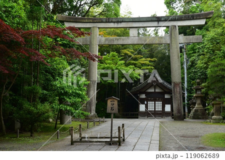 京都洛南の守護、石清水八幡宮の三の鳥居 京都洛南の守護、石清水八幡宮の三の鳥居 119062689