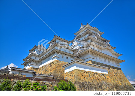 《兵庫県》本丸(備前丸)より見る姫路城天守閣 《兵庫県》本丸(備前丸)より見る姫路城天守閣 119063733