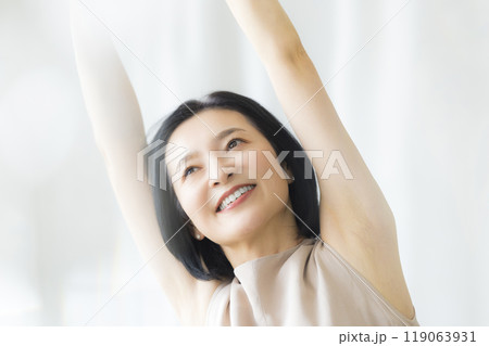 ミドル女性のビューティイメージ  119063931
