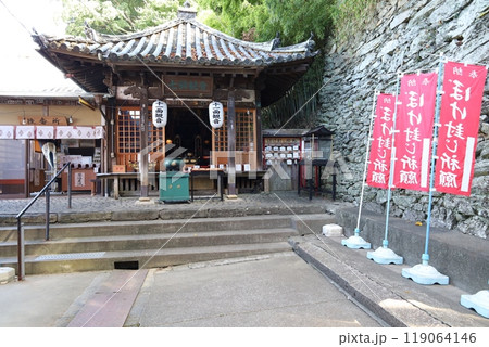 和歌山市の紀三井寺参道脇にある瀧本院の風景 和歌山市の紀三井寺参道脇にある瀧本院の風景 119064146