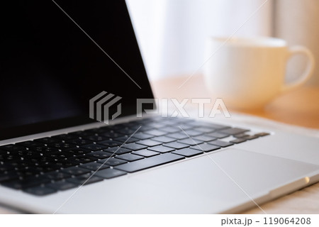 ノートパソコンとコーヒーカップ ノートパソコンとコーヒーカップ 119064208