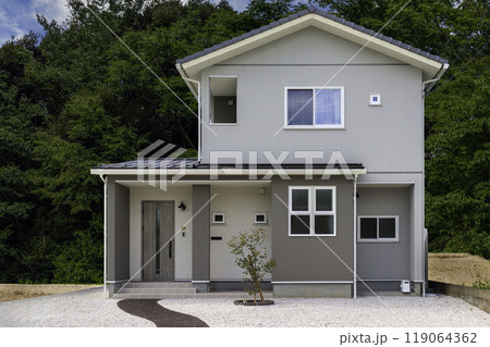 白い新築住宅外観 白い新築住宅外観 119064362