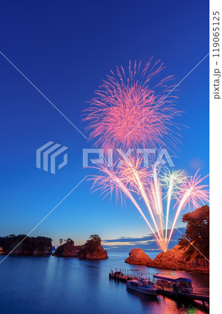 【静岡県】堂ヶ島夕映えの花火　スタート 119065125