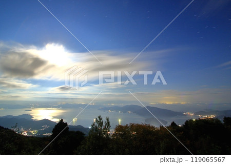 夜の野呂山から とびしま海道 四国方面を望む 119065567