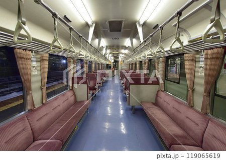 JR東日本磐越西線の会津若松駅と喜多方駅の早朝風景(2022年12月) 119065619