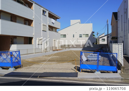 住宅街の空き地 119065708