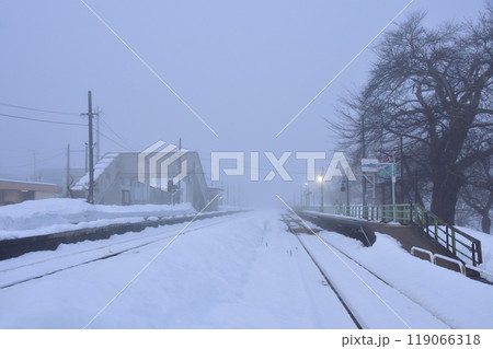 JR東日本磐越西線の野沢駅から津川駅までの早朝風景(2022年12月) 119066318