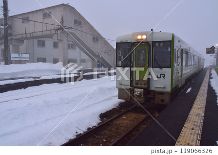 JR東日本磐越西線の野沢駅から津川駅までの早朝風景(2022年12月) 119066326