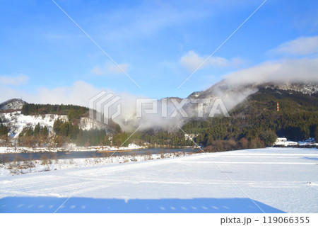 JR東日本磐越西線の野沢駅から津川駅までの早朝風景(2022年12月) 119066355