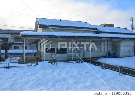 JR東日本磐越西線の野沢駅から津川駅までの早朝風景(2022年12月) 119066359