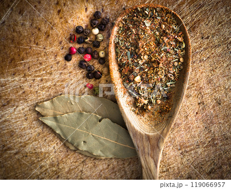 spices in a spoon 119066957
