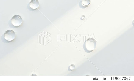 透明な水滴 - クリーンで爽やかなイメージ 透明な水滴 - クリーンで爽やかなイメージ 119067067
