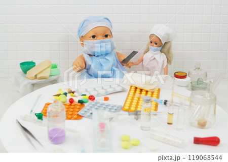 Toys doctor and nurse in the medicine scene Toys doctor and nurse in the medicine scene 119068544