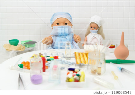 Toys medical scene with doctor and nurse at work Toys medical scene with doctor and nurse at work 119068545