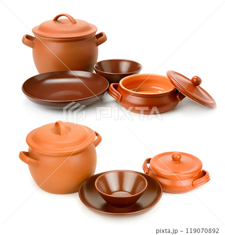 Large set of cookware for cooking (pots, plates, cups) isolated on white 119070892